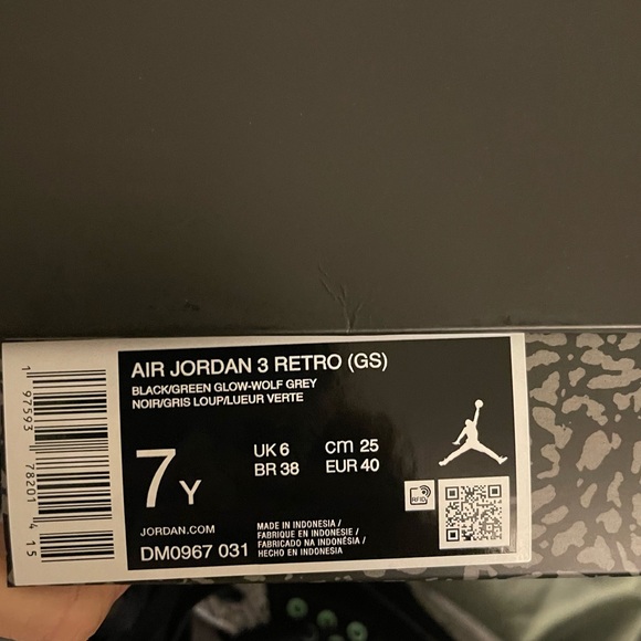 Air Jordan Retro 3 “Green Glow” sz 7Y (w8) - Picture 5 of 10